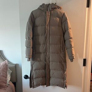 aritzia the super puff long jacket size xs in taupe